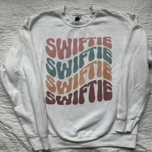 Swiftie Sweatshirt - Super Soft - size M